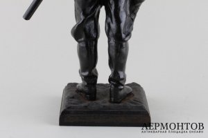 Охотник с уткой. Чугун. СССР. Кусинское литье, середина ХХ века. Редкая скульптура.