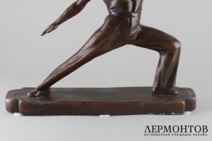 Скульптура Гимнаст. СССР, Монументскульптура, автор модели Янсон-Манизер, 1950-е