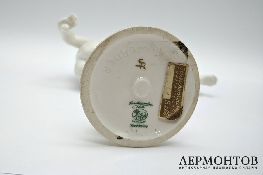 Статуэтка Девушка с мячом, ар-деко. Фарфор. Германия, Hutschenreuther, 1955-1968