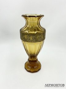 Ваза Амазонки янтарное стекло. Богемия, Moser, 20 век. 