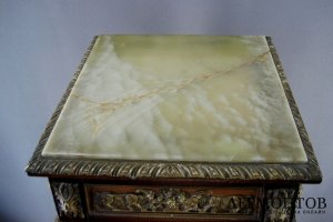 Консоль. Красное дерево, бронза, оникс. Франция, XIX век. 
