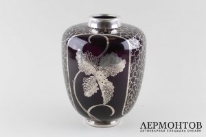 Ваза с ирисом. Стекло толстостенное, серебро. Европа, 1930-е годы.