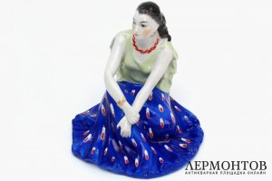 Статуэтка Земфира сидящая. Фарфор, роспись. СССР, Дулево, 1948-52 г. Редкий вариант.