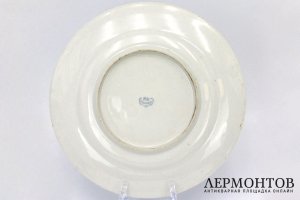 Тарелка Цветы и птица. Россия, заводы Сабаниных, 1870е гг. Фарфор, деколь.