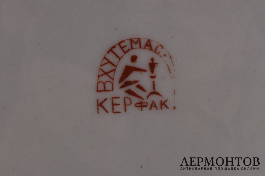 Агитационная тарелка в честь III Конгресса Коминтерна. Керфак ВХУТЕМАС, 1921.