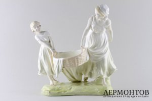 Статуэтка в виде вазы. Фаянс.  Goldscheider, Австрия, авторская подпись, 1905 год.