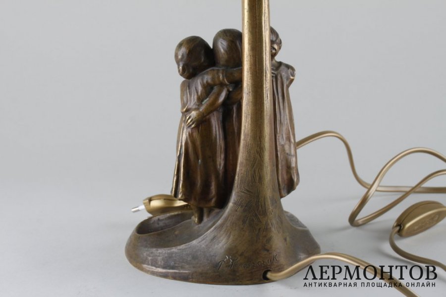 Лампа в стиле модерн с фигурами троих детей. Австрия, Вена, автор модели П. Терещук.