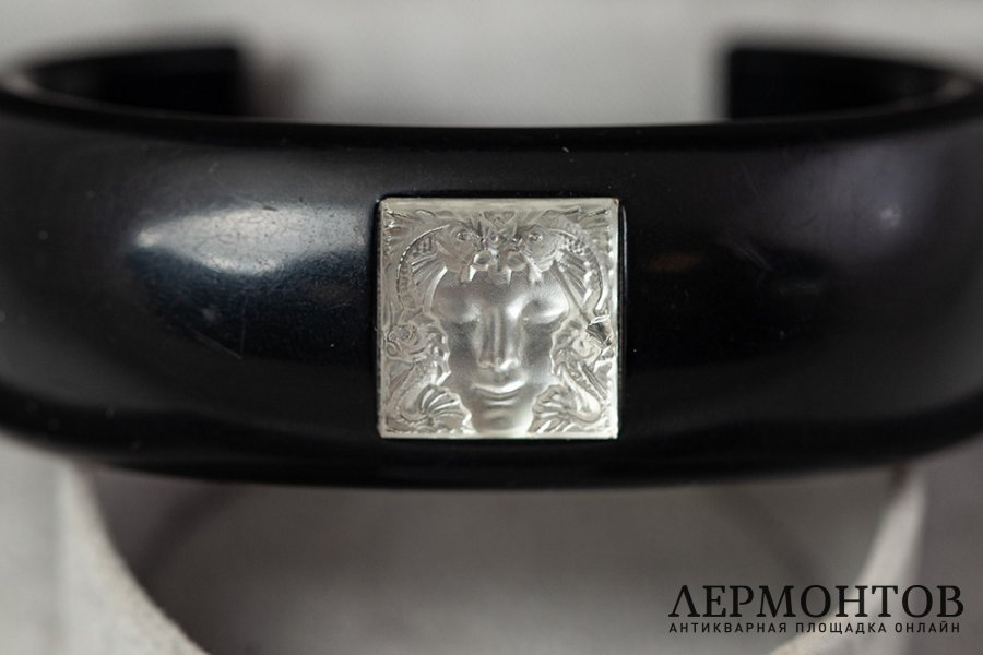 Браслет Masque de Femme. Франция, фирма Lalique, 2000-е гг. Хрусталь.