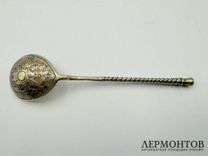 Ложка с пословицей Без соли без хлеба. Россия, 1880-е гг. Серебро 84 пробы.