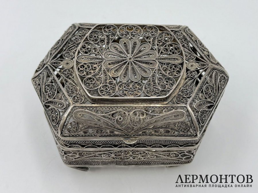 Большая шкатулка. Россия, 1960-70 гг. Серебро 925 пробы, скань.
