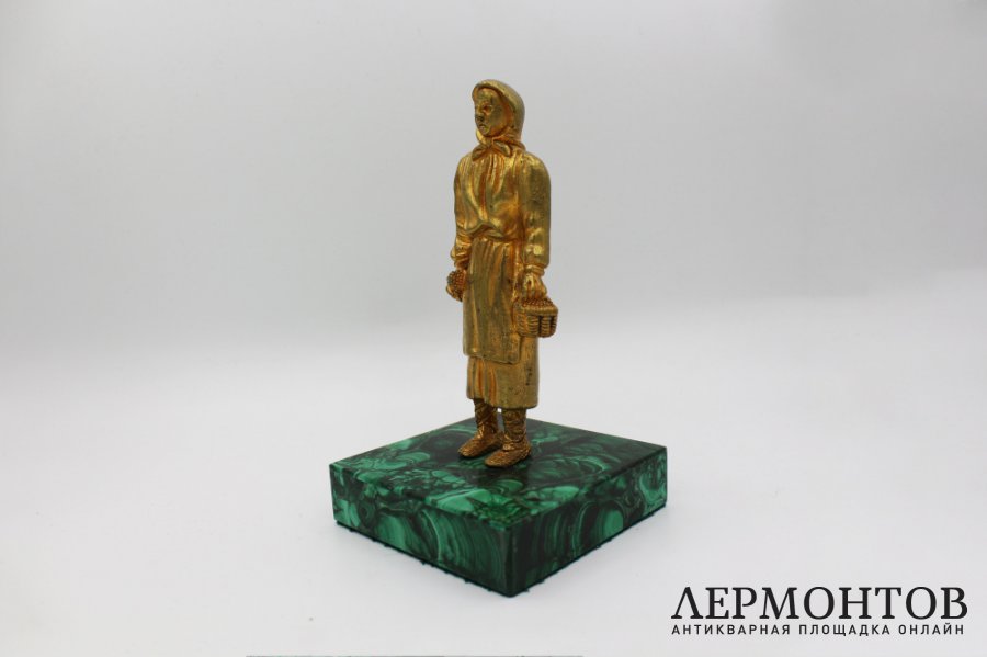 Скульптура Крестьянка. Россия, 1860-1880-е гг. Бронза, литье, золочение. Малахит.