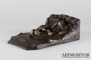 Барельеф Старик, играющий на свирели. Бронза. Россия, начало 20 века.