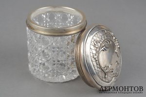 Баночка многофункциональная. Россия. Фирма К.Фаберже. Кон.19 века. Серебро 84 пробы.