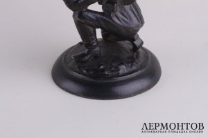 Скульптура. Стрелок с колена. Чугун. Касли. Российская империя. 1900 г.