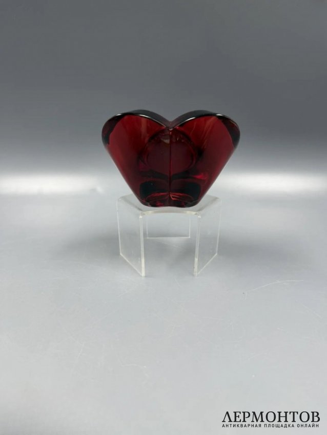 Настольные часы «Puffed Heart». Рубиновый хрусталь, Baccarat, Франция