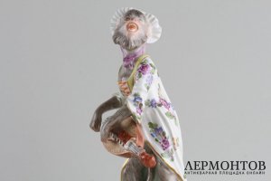 Шарманщица. Серия Обезьяний оркестр. Фарфор, роспись. Мейсенская мануфактура, 1934-45