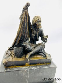 Скульптура «Торговец коврами». Бронза, мрамор, скульптор К. Т. Эйхлер, Австрия, начало 20 века