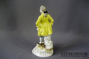 Статуэтка Кавалер. Фарфор. Германия, рубеж XIX-ХХ веков. Высота 18,0 см.