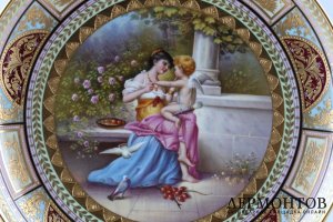 Тарелка Девушка и амур. Фарфор.  Фабрика Royal Vienna, доп. клеймо Meissen, к. XIX в 
