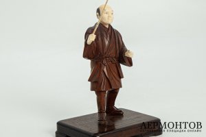 Статуэтка Учитель боевых искусств. Япония, начало 20 века. Кость, дерево.