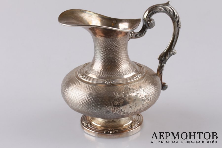 Молочник  Chauchefoin в технике гильоше. Серебро 950 пробы. Франция, конец XIX века
