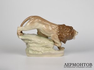 Статуэтка «Лев». Фарфор, Amphora, Чехословакия, начало XX века