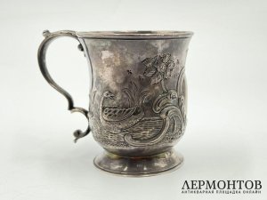 Кружка с растительным орнаментом. Англия, Лондон, 1765 год. Серебро, выколотка.