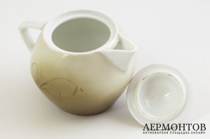 Молочник в стиле модерн. Российская Империя, фабрика Гарднера, 1870-1890 г. Фарфор.