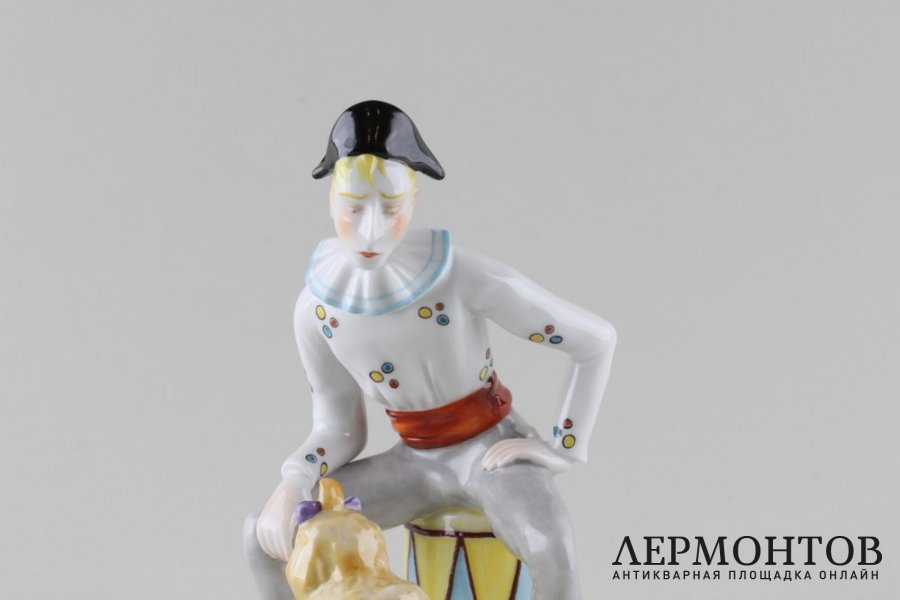 Фигурка Клоун с пуделем, сидящий на барабане, автор Kati Zorn. Фарфор. Германия