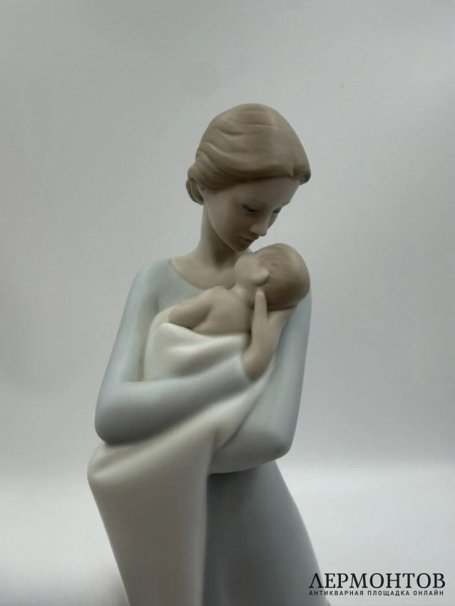 Статуэтка «Настоящая любовь» (A Mother's Embrace). Фарфор, Lladro, скульптор Marco Antonio Noguerón, Испания