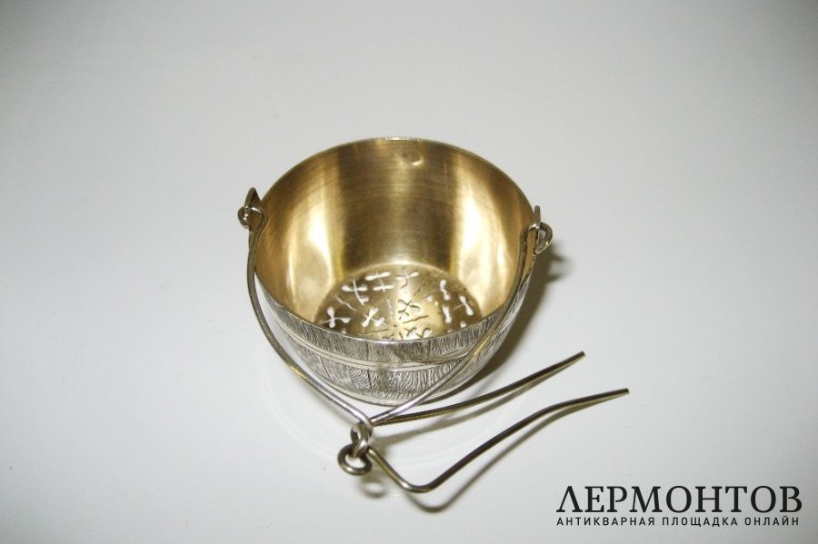 Ситечко Ведро. Серебро 950 пробы, золочение. Франция, XIX век.