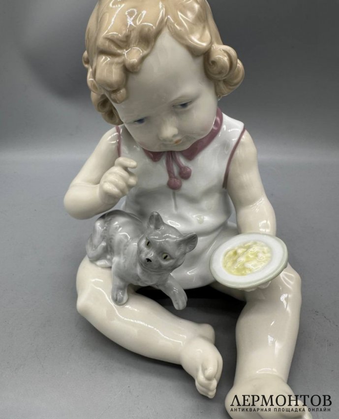 Статуэтка «Девочка с кошкой». Фарфор, роспись, Grafenthal, Германия, 1985–1990 годы