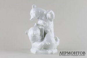 Статуэтка Молодые играющие медведи. Фарфор.  Meissen, Германия, Alexander Struck.