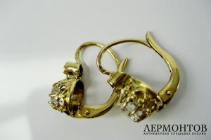 Серьги. Золото 750 пробы, стразы. Европа, рубеж XIX-XX веков.