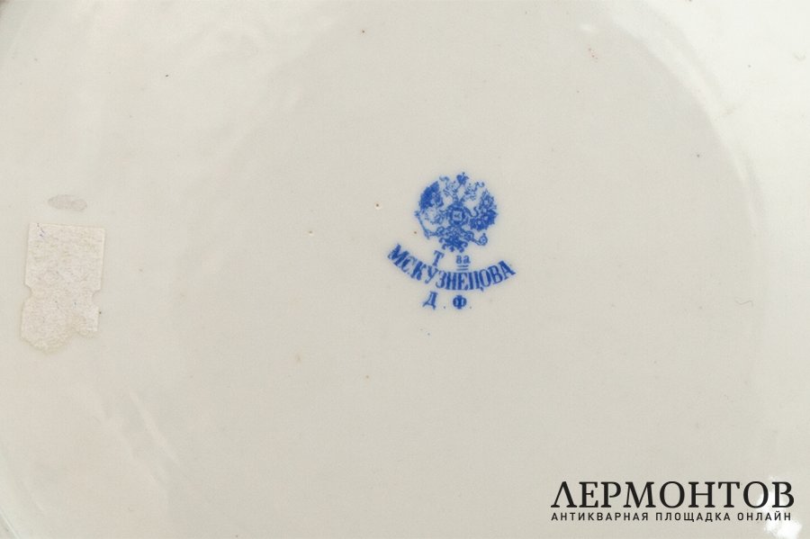 Тарелка с изображением морских чаек. Фарфор. Россия, завод Кузнецова.