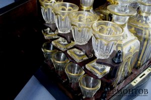 Кабинетный бар. Красное дерево, бронза, стекло, золочение. Европа, XIX век 