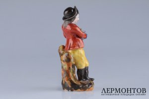 Статуэтка Юноша с горшком цветов. Россия, конец 18 в. Фарфор, роспись. 