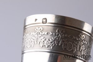 Ликерный набор из шести стопок. Серебро 950 пробы. Конец XIX в. Франция