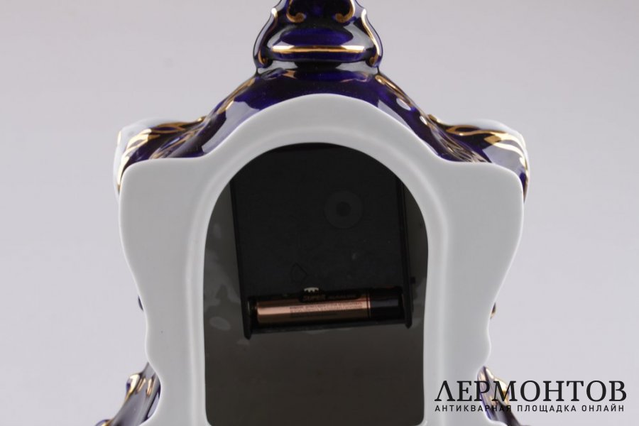 Часы настольные, кобальт. Фарфор, роспись. Royal Dux Bohemia, XX век.