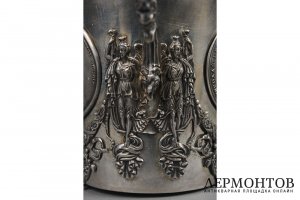 Кружка украшеная монетами. Россия, 1840 г, мастер HJ. Серебро 84 пробы.