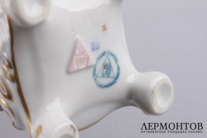 Статуэтка. Сборщик винограда. Фарфор, роспись. Royal Dux Bohemia, XX век.
