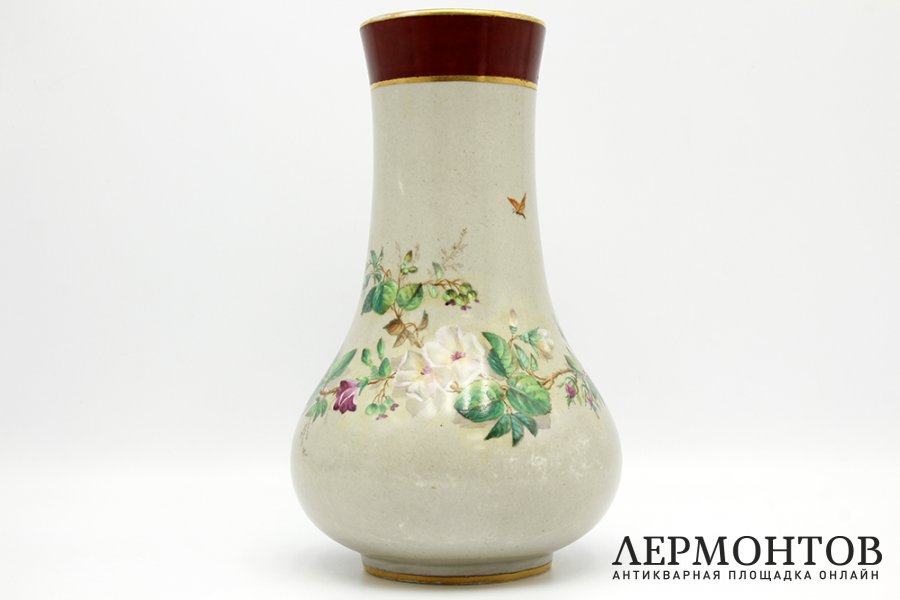 Ваза Шиповник и бабочки. Россия, ИФЗ, 1855-1881. Фарфор, роспись. 