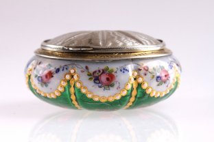 Пилюльница Kirner. Серебро 950 пробы, эмаль, золочение. Франция