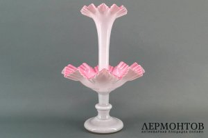 Ваза двухъярусная. Двухслойное стекло. Россия, Болотины, 1880-90е гг.