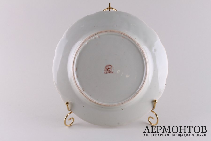 Агитационная тарелка в честь III Конгресса Коминтерна. Керфак ВХУТЕМАС, 1921.
