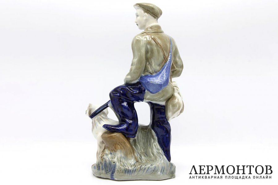 Большая скульптура Охотник с собакой. СССР, 1980е. Фарфор, роспись.