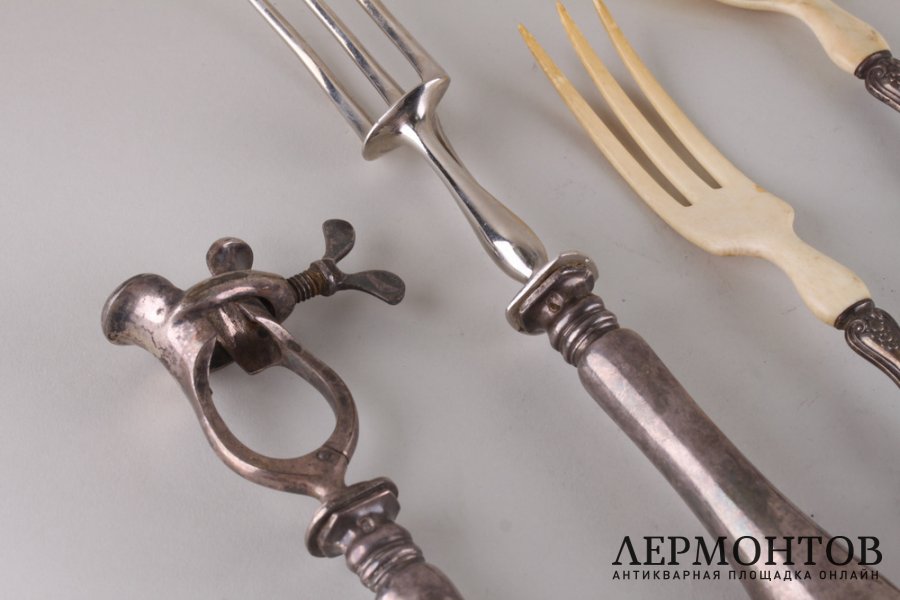 Сервировочный набор для мяса и рыбы. Серебро 950 пр. Франция, Париж, кон. 19 в.