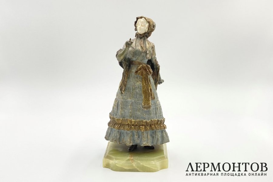 Скульптура Девушка на прогулке. Франция, Париж, 1910-1920-е гг. Бронза, кость.