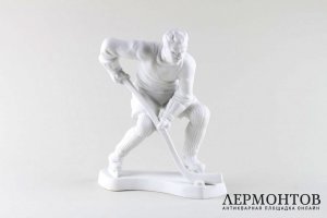 Статуэтка Хоккеист. Чехия, мануфактура Royal Dux, 1990-е гг. Бисквит.