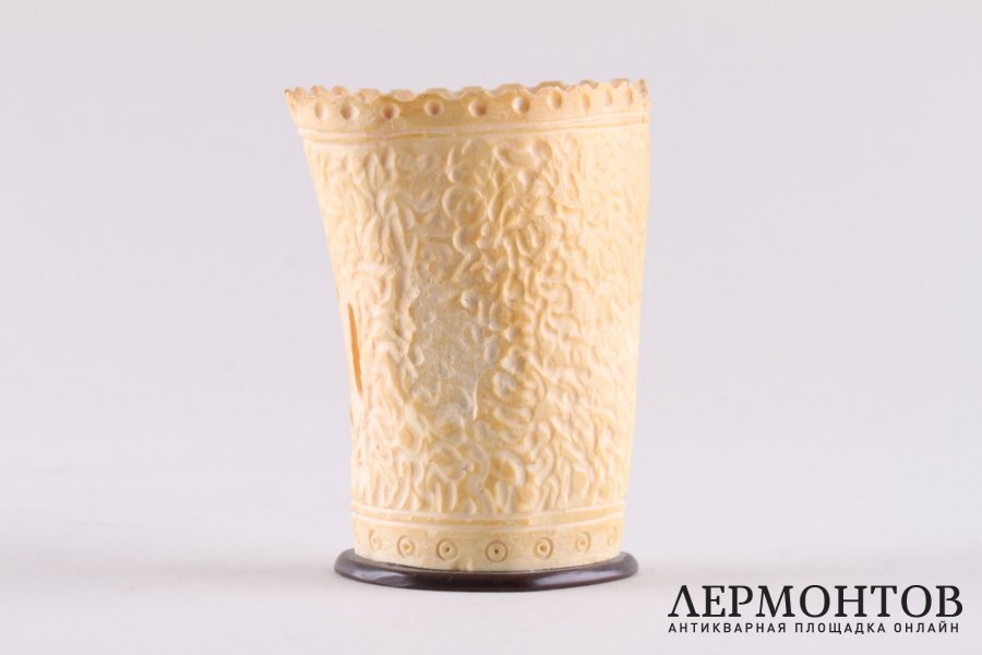Карандашница Фигуристка. Кость, рог. СССР, 1950е-60е гг.